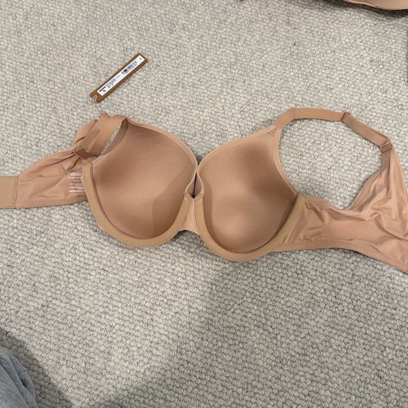 SKIMS Nude Comfort Bra - Picture 4 of 6